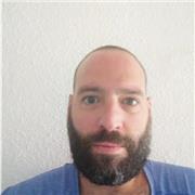 Profesor de ciencias especializado en química y matemáticas